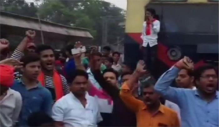भारत बंद : बिहार में कई जगह बवाल, आरा में रोकी गई ट्रेन