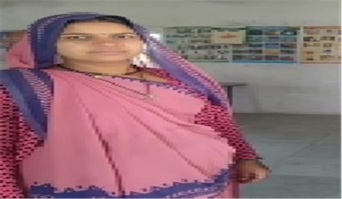 मप्र में मासूम के साथ ड्यूटी कर रही आंगनबाड़ी कार्यकर्ता