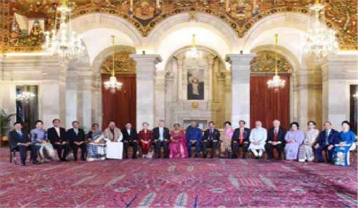 राष्ट्रपति भवन पहुंचे आसियान के नेता, रखा भोज का आयोजन राष्ट्रपति भवन पहुंचे आसियान के नेता, रखा भोज का आयोजन