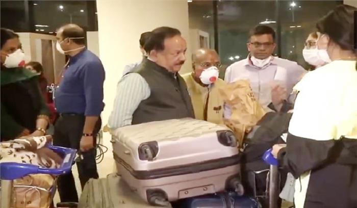 स्वास्थ्य मंत्री आधी रात दिल्ली हवाई अड्डे पहुंचे, व्यवस्थाओं का लिया जायजा स्वास्थ्य मंत्री आधी रात दिल्ली हवाई अड्डे पहुंचे, व्यवस्थाओं का लिया जायजा