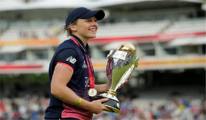 मैं मुस्कुराना रोक नहीं सकती : हीथर नाइट