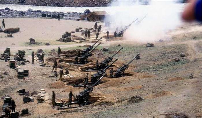 आईएएफ प्रमुख बी.एस. धनोआ ने कारगिल युद्ध में शहीद स्क्वाड्रन लीडर को श्रद्धांजलि दी आईएएफ प्रमुख बी.एस. धनोआ ने कारगिल युद्ध में शहीद स्क्वाड्रन लीडर को श्रद्धांजलि दी