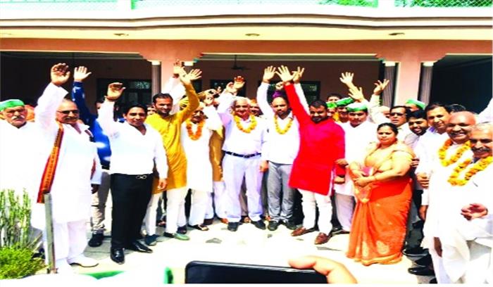 किसानों की समस्या समाधन के लिए ग्रहण की भाकियू की सदस्यता किसानों की समस्या समाधन के लिए ग्रहण की भाकियू की सदस्यता