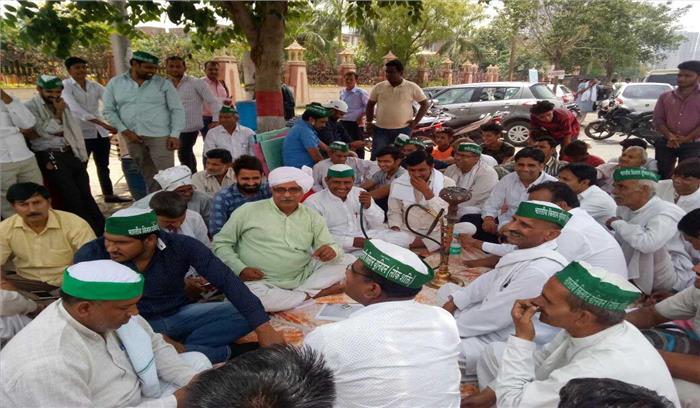 स्कूलों में 10 प्रतिशत कोटा होने के बावजूद नहीं हो रहे किसान बच्चों के दाखिले