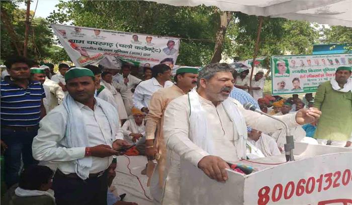 किसानों के साथ सरकार कर रही है सौतेला व्यवहार : राकेश टिकैत