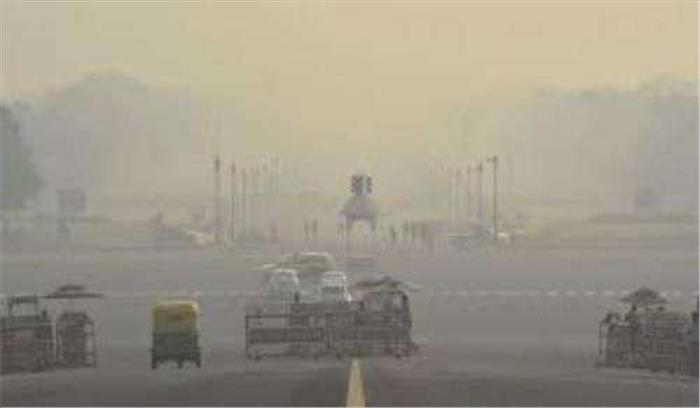 दिल्ली में कोहरा बरकरार, एक्यूआई लगभग 400 दिल्ली में कोहरा बरकरार, एक्यूआई लगभग 400