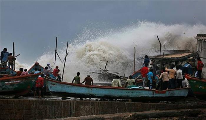गुजरात तट से नहीं टकराएगा चक्रवाती तूफान वायु