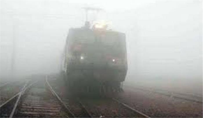 दिल्ली में सुबह कोहरा छाया, 23 रेलगाड़ियां रद्द