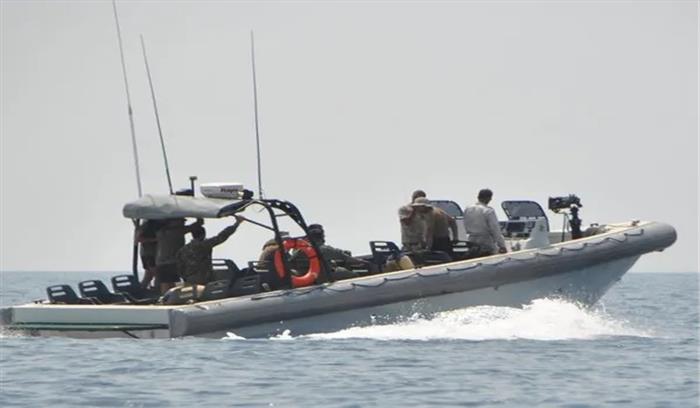 भारतीय नौसेना कमांडो ने डूबती महिला को सकुशल बचाया