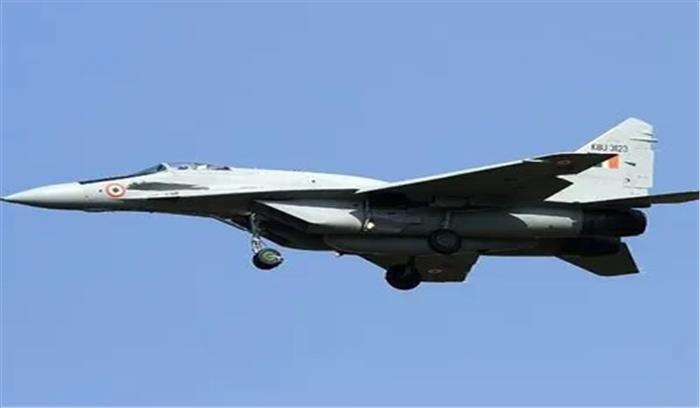 गोवा में भारतीय नौसेना का विमान दुर्घटनाग्रस्त, पायलट सुरक्षित