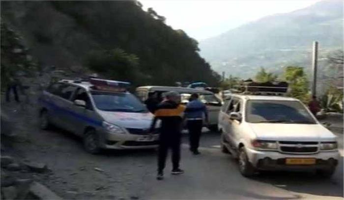 जम्मू में तीसरे दिन भी पाबंदियां जारी, शैक्षिक संस्थानें बंद जम्मू में तीसरे दिन भी पाबंदियां जारी, शैक्षिक संस्थानें बंद