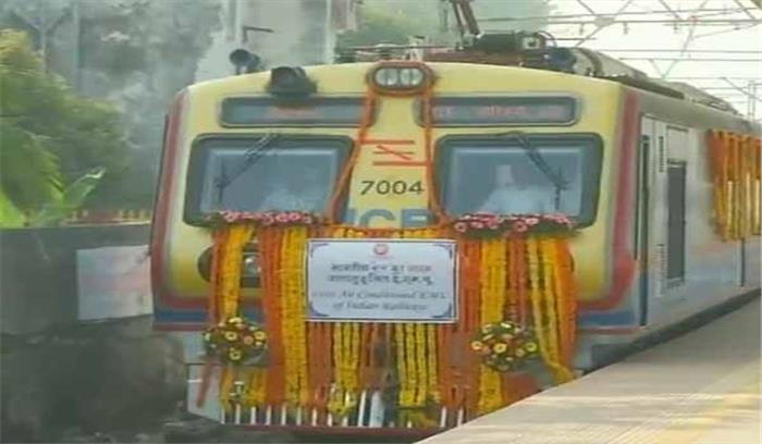 मुंबई के यात्रियों को क्रिसमस पर एसी लोकल ट्रेन का तोहफा