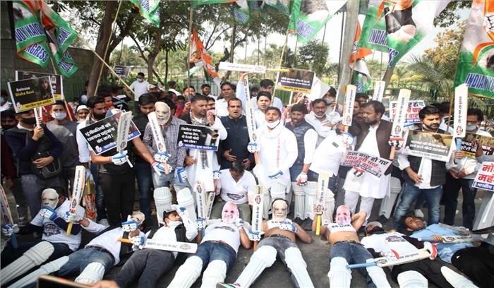 बढ़ती मंहगाई के खिलाफ भारतीय युवा कांग्रेस ने देश भर में किया प्रदर्शन