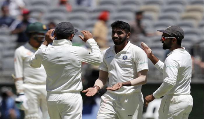 मेलबर्न टेस्ट : भारतीय गेंदबाजों ने ऑस्ट्रेलिया के सामने अपना दबदबा दिखाया मेलबर्न टेस्ट : भारतीय गेंदबाजों ने ऑस्ट्रेलिया के सामने अपना दबदबा दिखाया