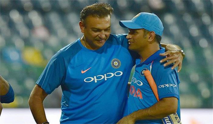 यह सब बकवास है, धोनी कहीं नहीं जा रहे:  रवि शास्त्री