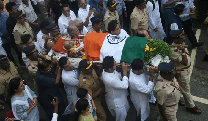 भारतीय क्रिकेट टीम के पूर्व कप्तान अजीत वाडेकर पंचतत्व में हुए विलीन