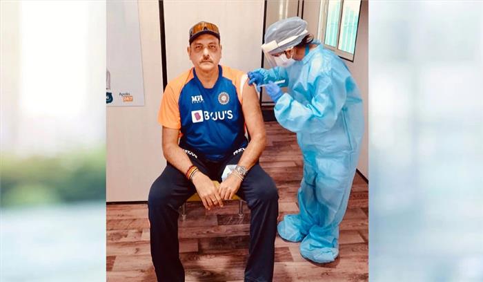 रवि शास्त्री ने लगवाया कोरोनावायरस के टीके का पहला डोज रवि शास्त्री ने लगवाया कोरोनावायरस के टीके का पहला डोज