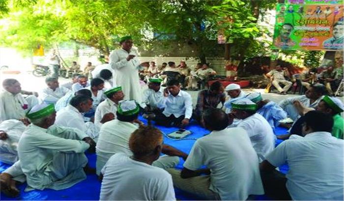 पंचायत में उठा मुद्दा, अधिसूचित जमीन पर किसकी शह पर बने मकान