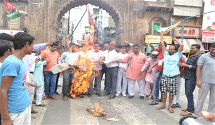 भारतीय जवान की हत्या के विरोध में पाकिस्तान के खिलाफ प्रदर्शन