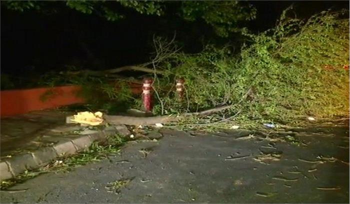 कुदरत के कहर ने छीनी 62 जिंदगियां