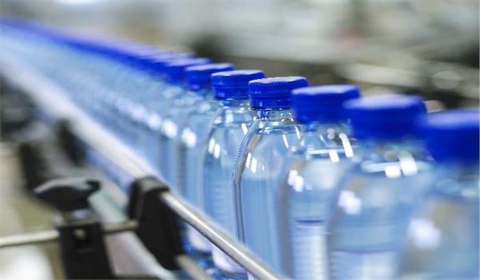 भारत में बोतल में बंद जहर का शिकार हो रहे स्कूली बच्चे 