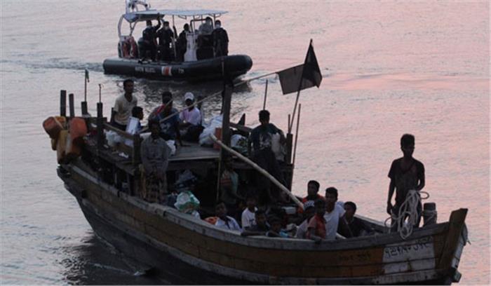 इंडोनेशिया के मछुआरों ने समुद्र में डूब रहे रोहिंग्या मुसलमानों को बचाया 