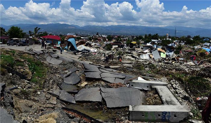 इंडोनेशिया में भूकंप और सुनामी में मारे गए लोग सामूहिक कब्र में दफनाए जाएंगे इंडोनेशिया में भूकंप और सुनामी में मारे गए लोग सामूहिक कब्र में दफनाए जाएंगे