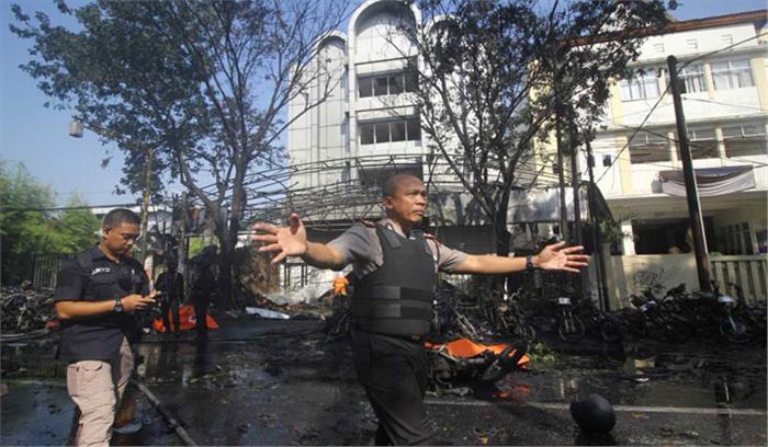 इंडोनेशिया चर्च हमला: सीरिया से लौटे परिवार ने किया था बम हमला, ISIS ने ली जिम्मेदारी