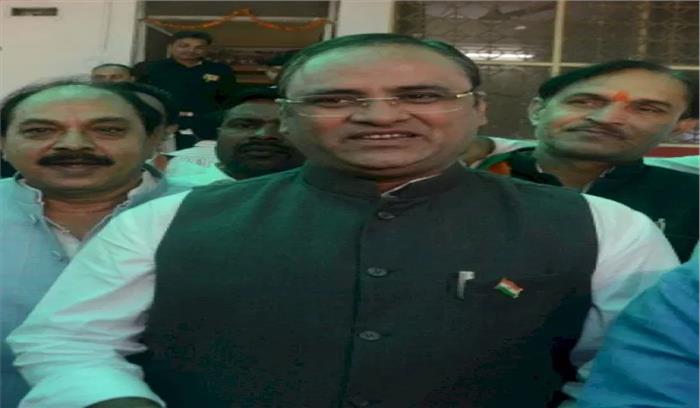 इंदौर में एंबुलेंस की तलाश में चली गई बच्चे की जान