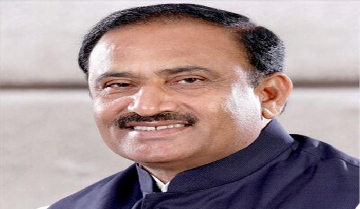 इंदौर में बुजुर्गों से अमानवीय व्यवहार, कचरा गाड़ी में ठूंसकर भरा गया इंदौर में बुजुर्गों से अमानवीय व्यवहार, कचरा गाड़ी में ठूंसकर भरा गया