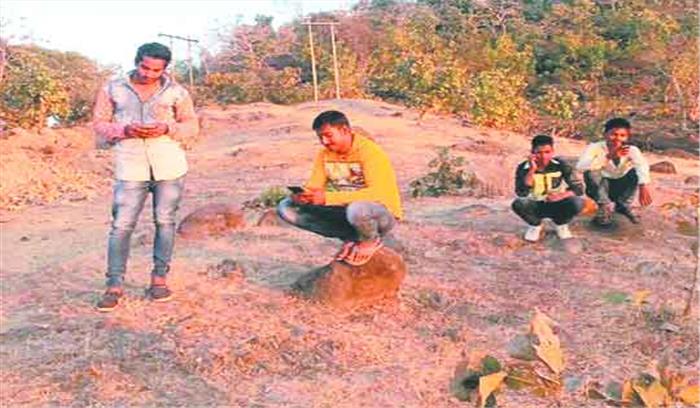 ऐसे कैसे बनेगा कैशलेस इंडिया : छोटे-छोटे लेनदेन के लिए चढ़ना पड़ती है पहाड़ी...!