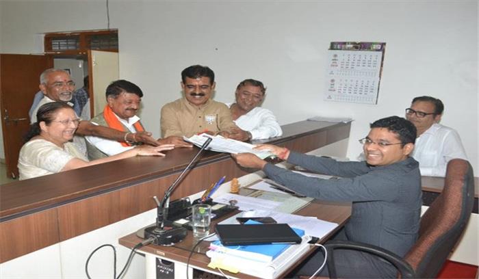 इंदौर से भाजपा प्रत्याशी शंकर लालवानी ने दाखिल किया नामांकन