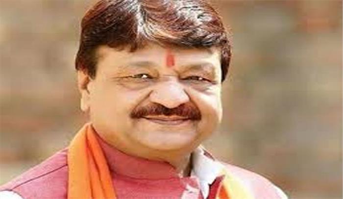 कैलाश विजयवर्गीय बग्घी में निकले मतदान के लिए