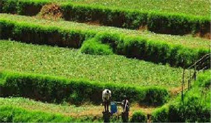 गोयल ने किसानों की मुआवजा राशि की वितरित