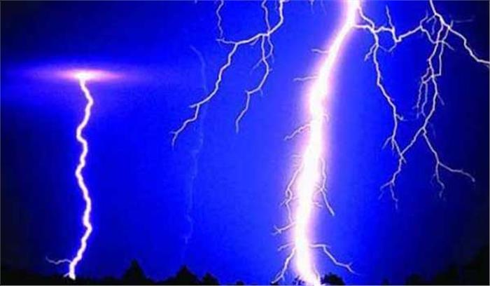 उत्तर प्रदेश :बिजली गिरने से एक महिला सहित दो की मौत ,एक घायल