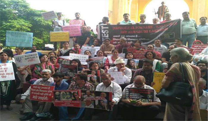 जो इस पागलपन में शामिल नही होगें वो मारे जाएंगे। जो इस पागलपन में शामिल नही होगें वो मारे जाएंगे।