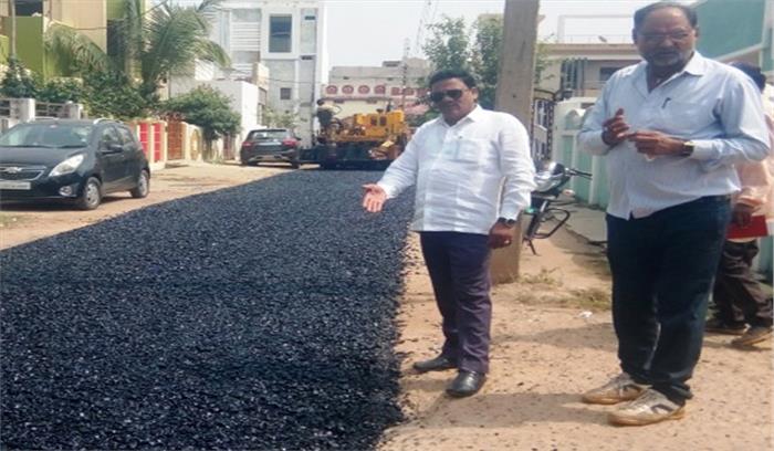 सड़क डामरी करण कार्य का निरीक्षण सड़क डामरी करण कार्य का निरीक्षण