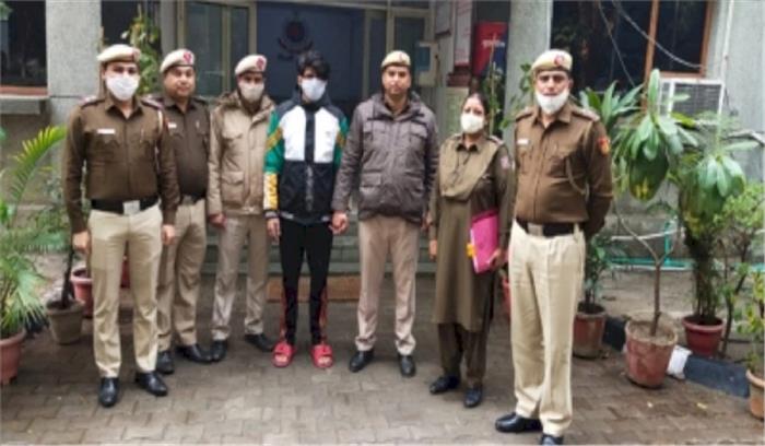 इंस्टाग्राम पर की दोस्ती, फिर पैसे ऐंठने के आरोप में धरा गया शख्स