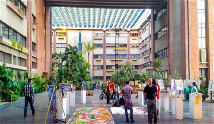 इंस्टॉलेशन-17 इतिहास का अंत’पहुंचे प्रभु