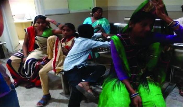 अस्पताल का इमरजेन्सी राम भरोसे, बुखार पीड़ित मरीज पर्ची के लिए भटकता रहा