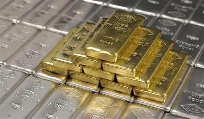 सोना 700 रुपये टूटा, चांदी 150 रुपये चमकी