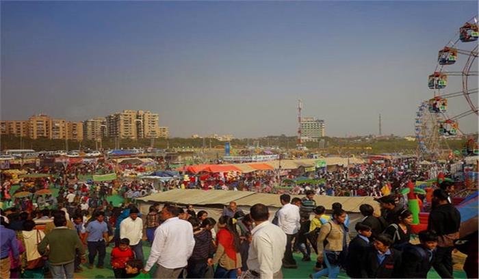 मोदी-मनोहर की पेंटिंग के दीवाने हुए लोग