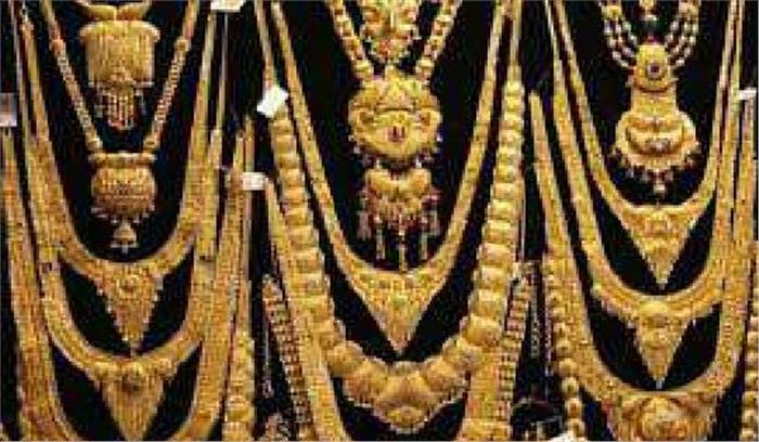 चाँदी में बड़ी गिरावट, सोना 30 रुपये चमका