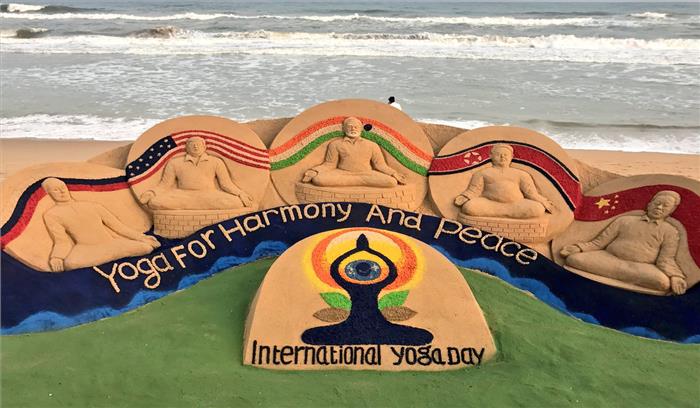 अंतरराष्ट्रीय योग दिवस पर जल, थल और वायु में “शांति” के लिए हुआ याेग