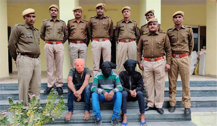 अंतर्राज्यीय गिरोह के चार बदमाश हथियारों सहित गिरफ्तार