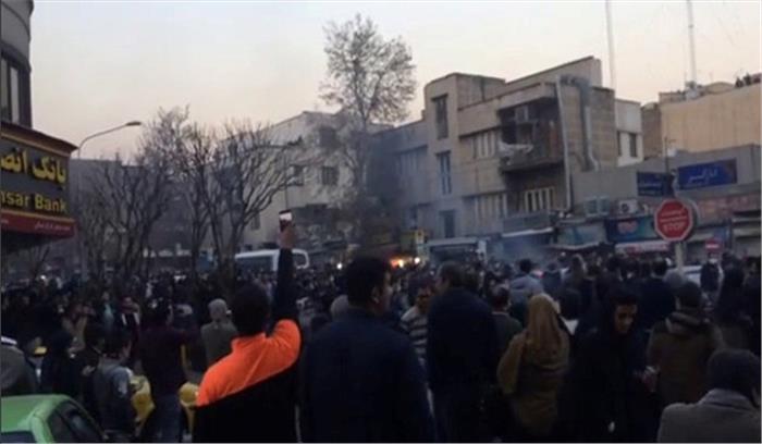 ईरान में विरोध प्रदर्शन के दौरान हिंसा में एक पुलिसकर्मी की मौत ईरान में विरोध प्रदर्शन के दौरान हिंसा में एक पुलिसकर्मी की मौत