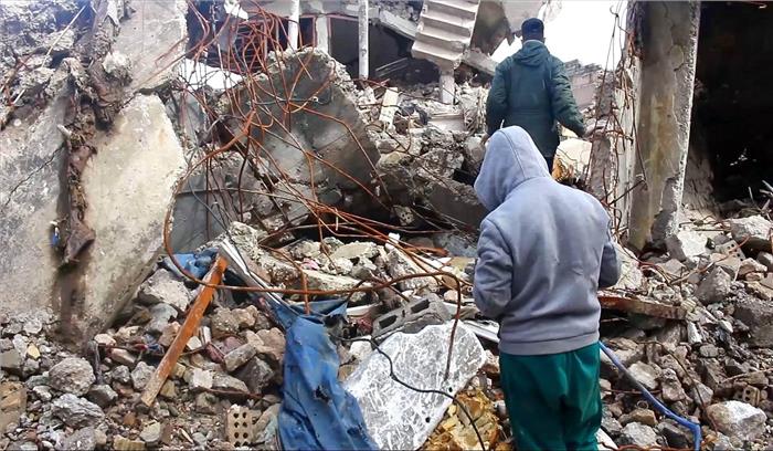 इराक के मोसुल में मलबे से बरामद हुए 5,228 से अधिक शव इराक के मोसुल में मलबे से बरामद हुए 5,228 से अधिक शव