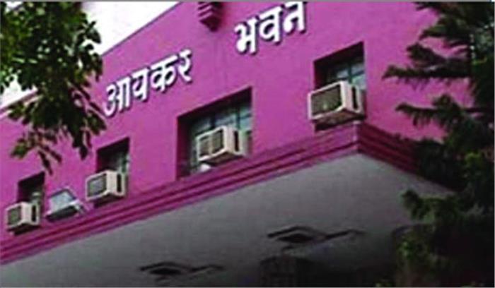 आयकर विभाग के शिकंजे में एक और अधिकारी