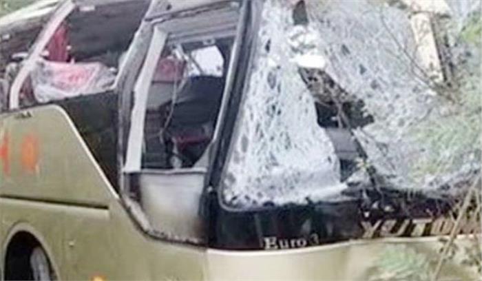 पाकिस्तान के खैबर-पख्तूनख्वा में खाई में गिरी बस, 24 लोगों की मौत पाकिस्तान के खैबर-पख्तूनख्वा में खाई में गिरी बस, 24 लोगों की मौत