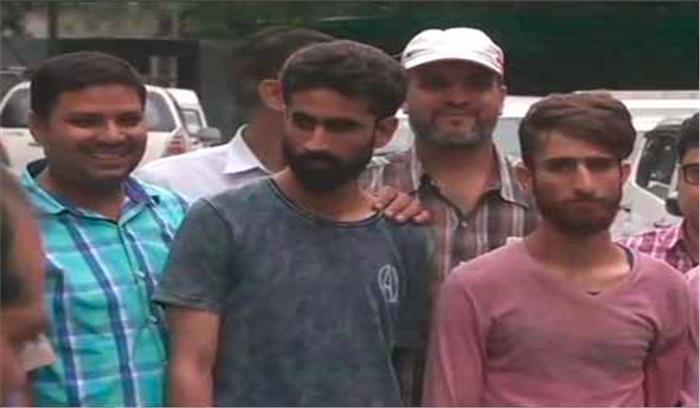 आईएस के दो आतंकवादी लाल किले के पास गिरफ्तार आईएस के दो आतंकवादी लाल किले के पास गिरफ्तार